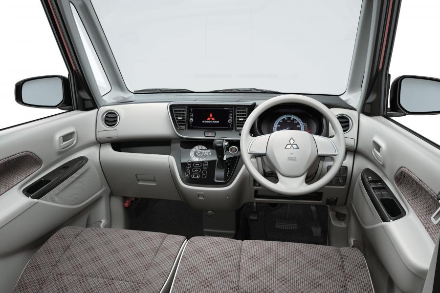 Торпедо Mitsubishi eK Space 2016 года  (фото 3 из 4)